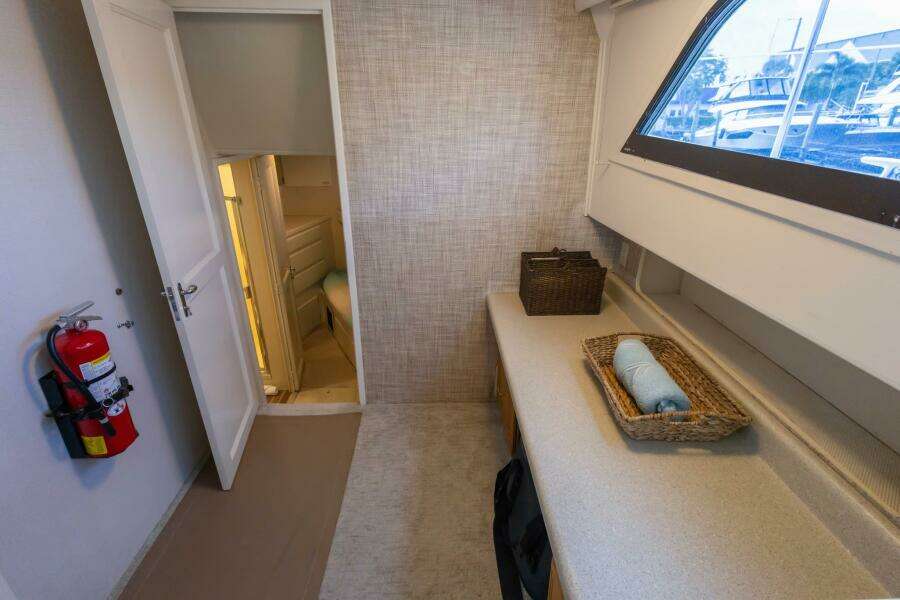 70ft Hatteras Yacht For Sale