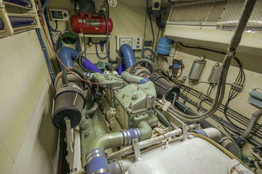 70ft Hatteras Yacht For Sale