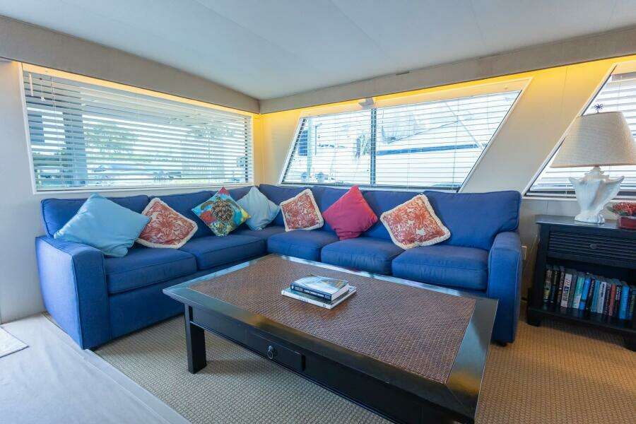 70ft Hatteras Yacht For Sale