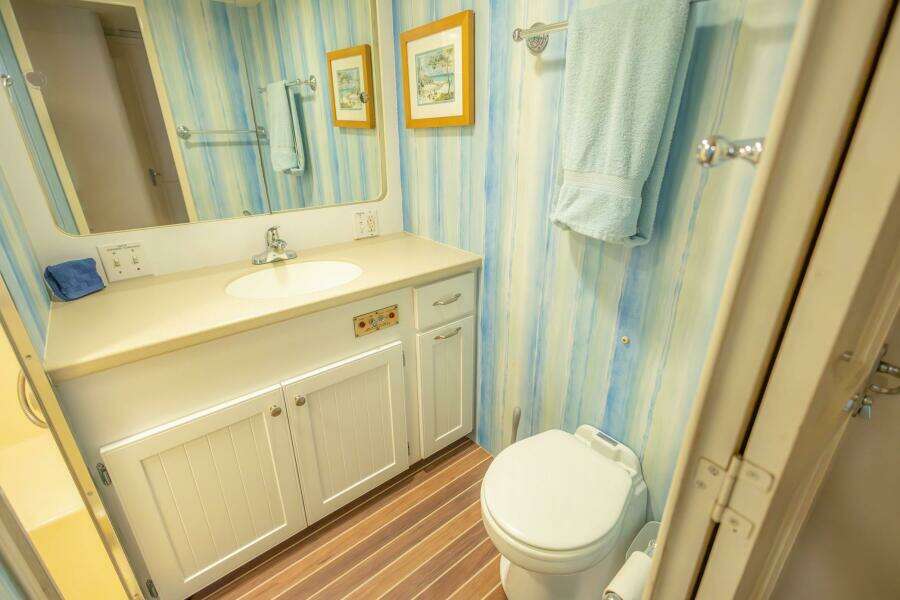 70ft Hatteras Yacht For Sale