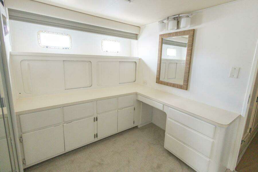 70ft Hatteras Yacht For Sale 70ft Hatteras Yacht For Sale