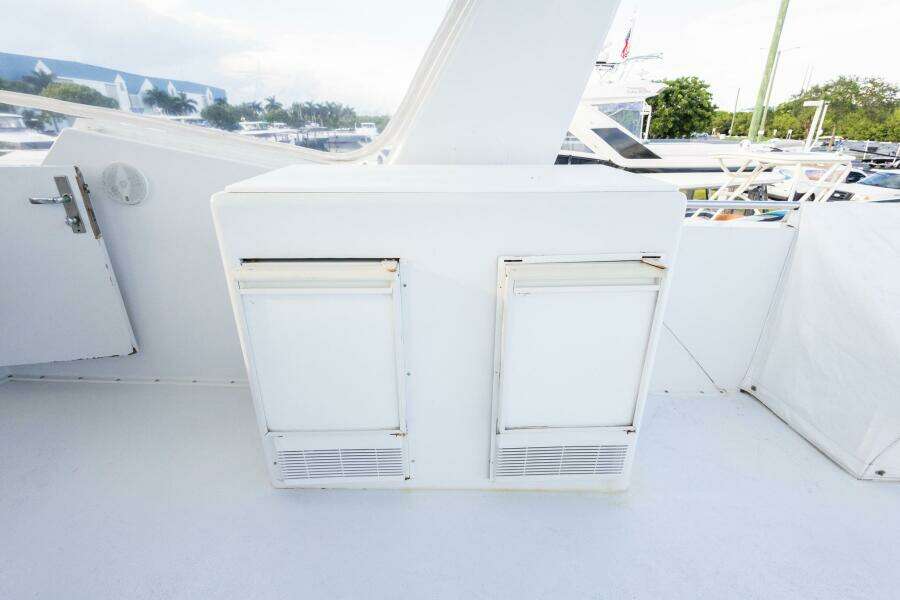 70ft Hatteras Yacht For Sale