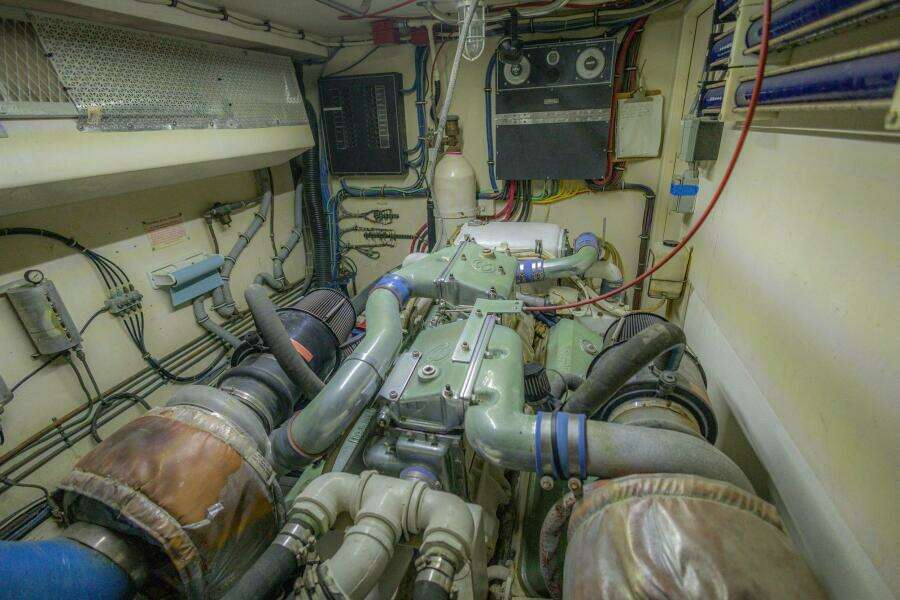 70ft Hatteras Yacht For Sale