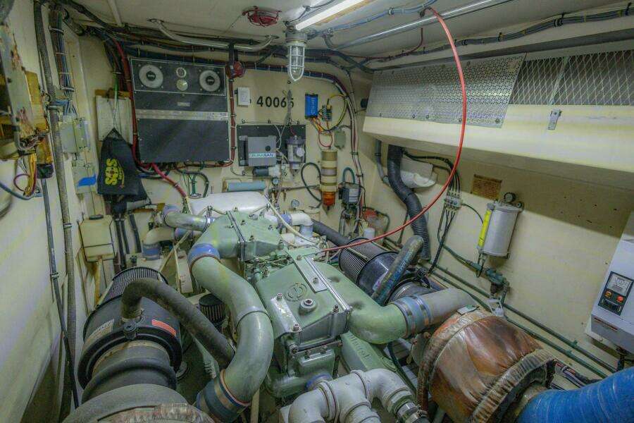 70ft Hatteras Yacht For Sale