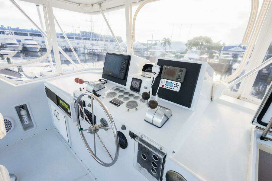 70ft Hatteras Yacht For Sale