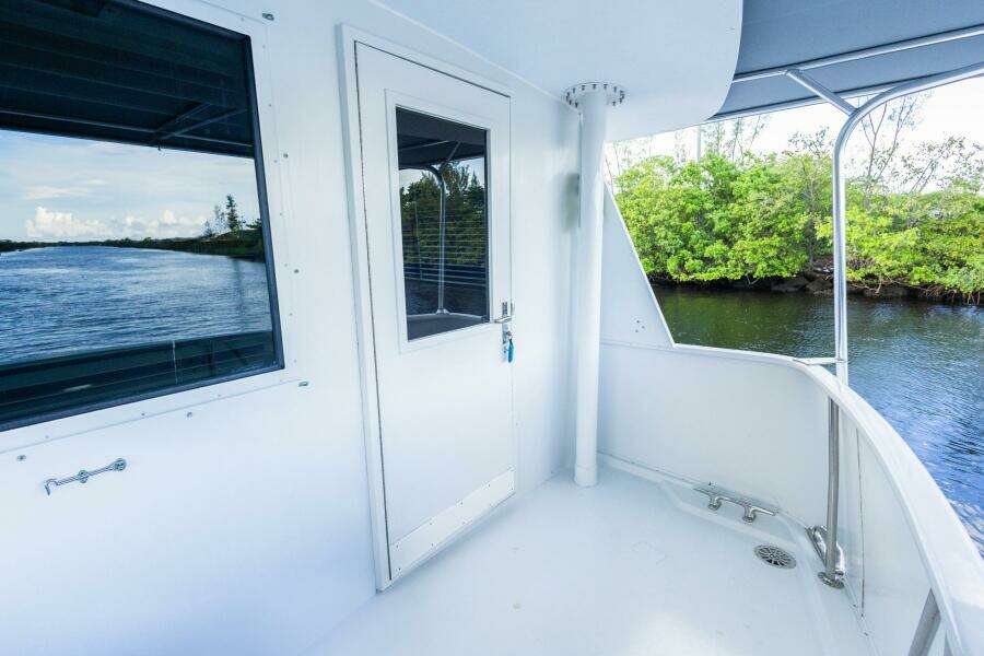70ft Hatteras Yacht For Sale