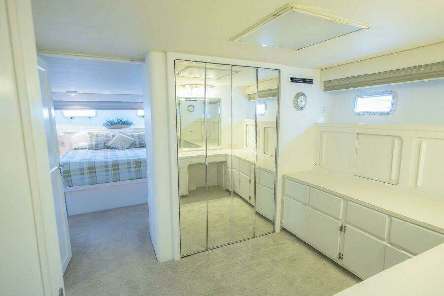 70ft Hatteras Yacht For Sale