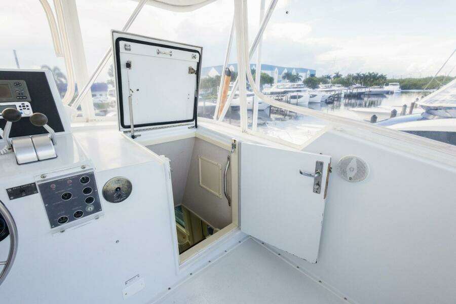 70ft Hatteras Yacht For Sale