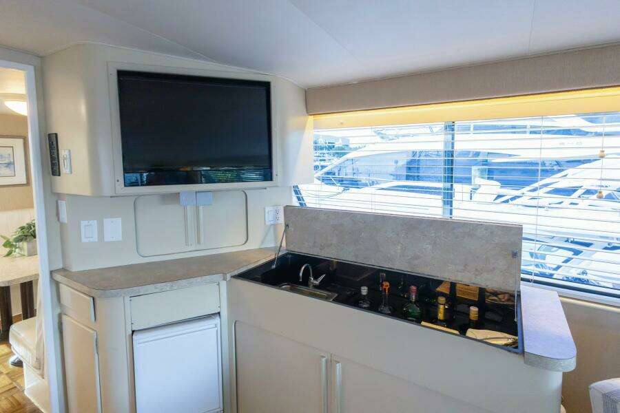 70ft Hatteras Yacht For Sale