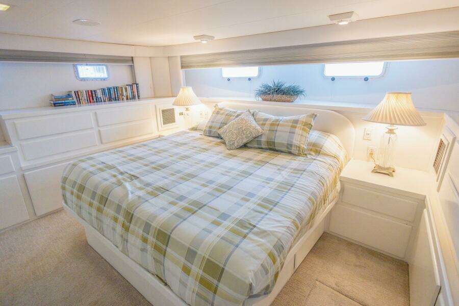 70ft Hatteras Yacht For Sale