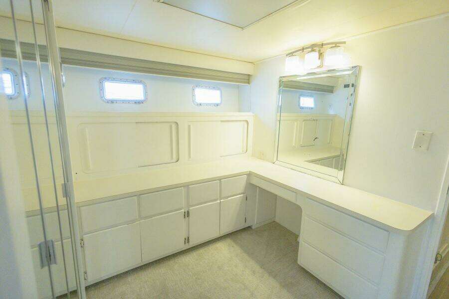 70ft Hatteras Yacht For Sale