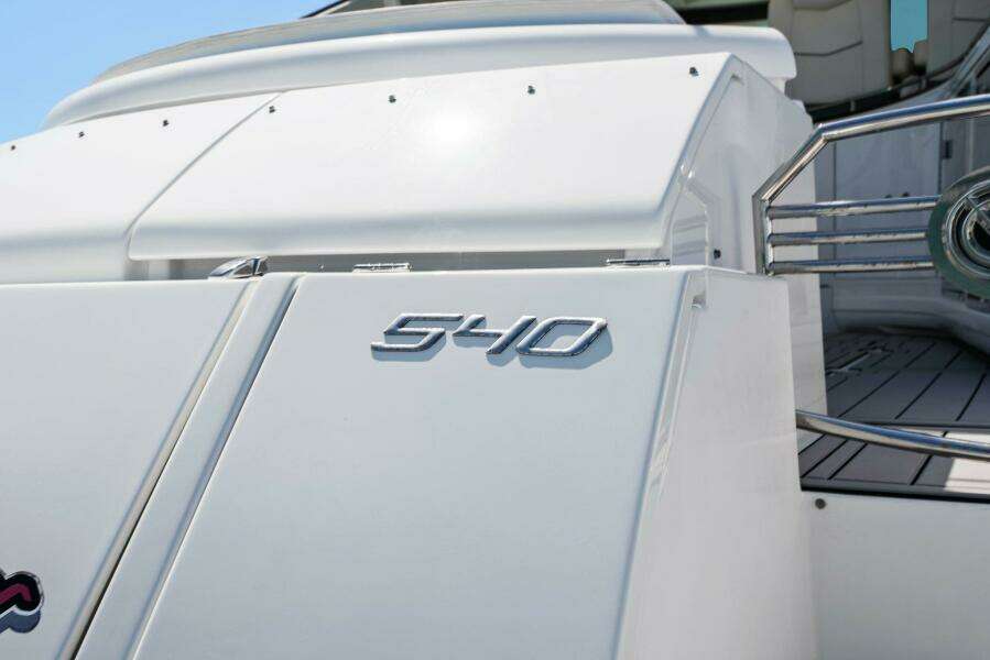 2014 Cruisers Yachts 540 Sport Coupe