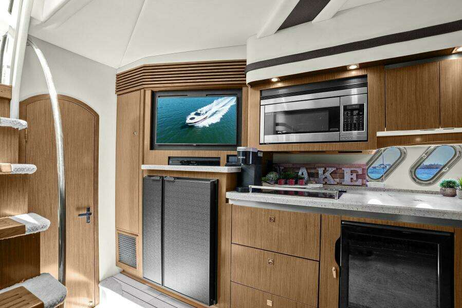 2014 Cruisers Yachts 540 Sport Coupe