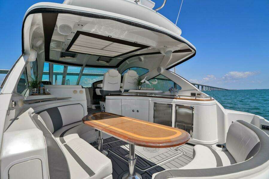 2014 Cruisers Yachts 540 Sport Coupe