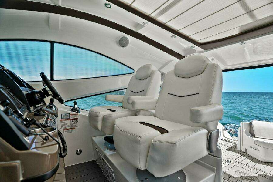 2014 Cruisers Yachts 540 Sport Coupe