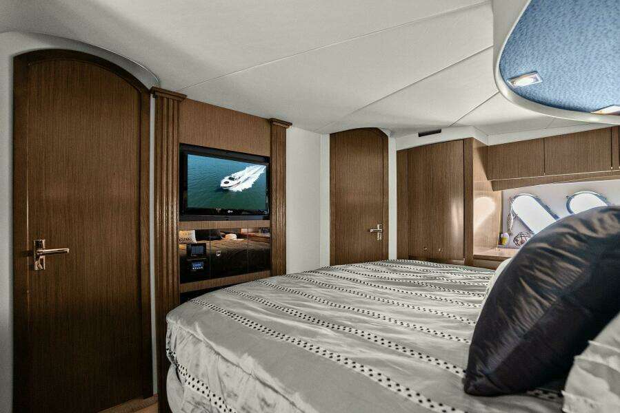 2014 Cruisers Yachts 540 Sport Coupe