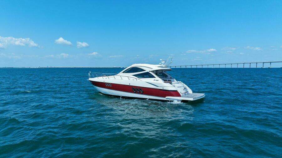 2014 Cruisers Yachts 540 Sport Coupe