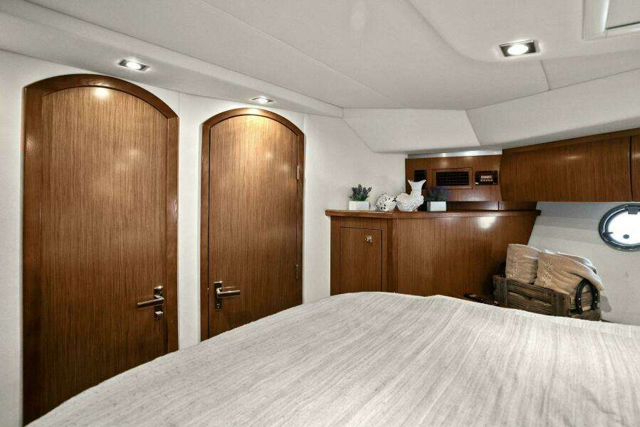 2014 Cruisers Yachts 540 Sport Coupe