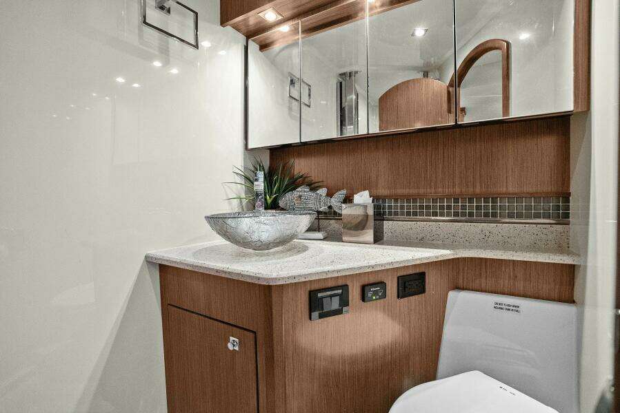 2014 Cruisers Yachts 540 Sport Coupe