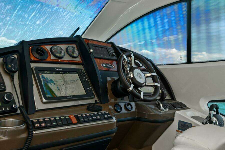 2014 Cruisers Yachts 540 Sport Coupe