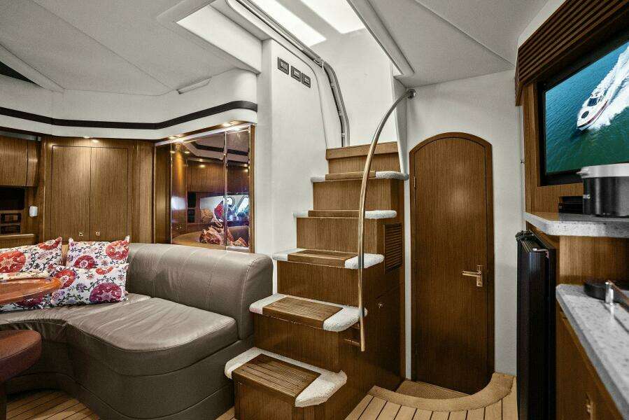 2014 Cruisers Yachts 540 Sport Coupe