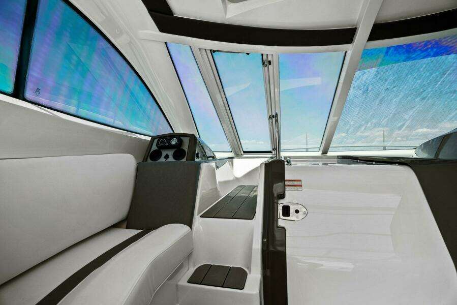 2014 Cruisers Yachts 540 Sport Coupe