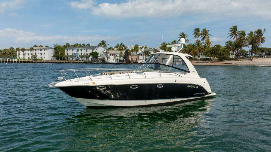 HAPPY OURS 35ft Chaparral Yacht For Sale
