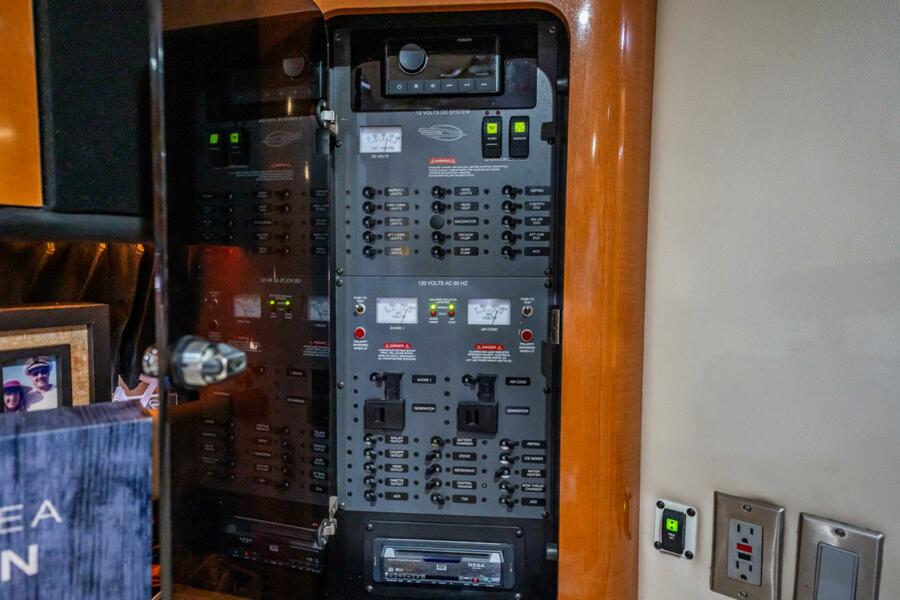 35' 2008 Chaparral 350 Signature Extended Plane