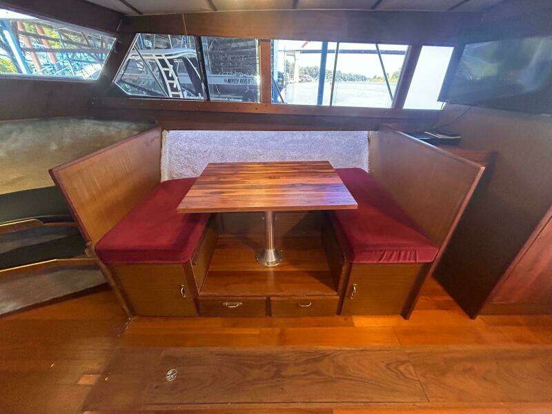 30ft Tollycraft Yacht For Sale