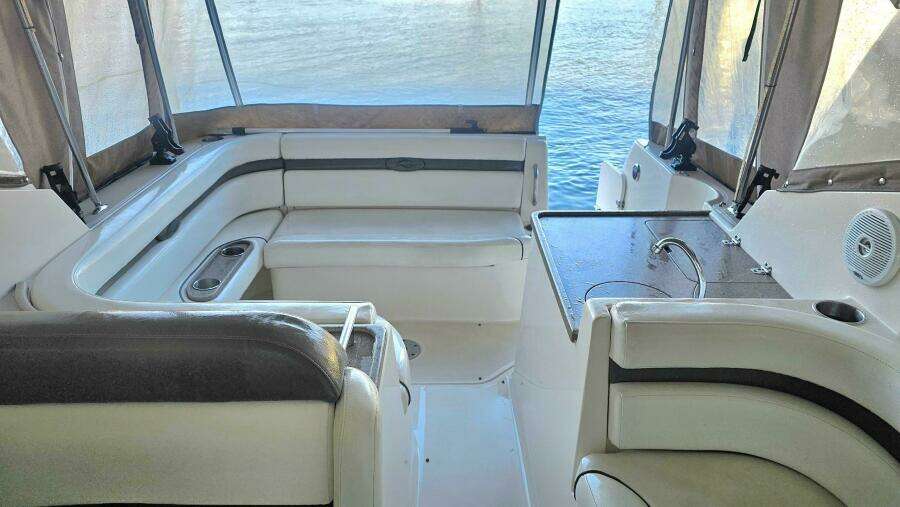 28ft Rinker Yacht For Sale