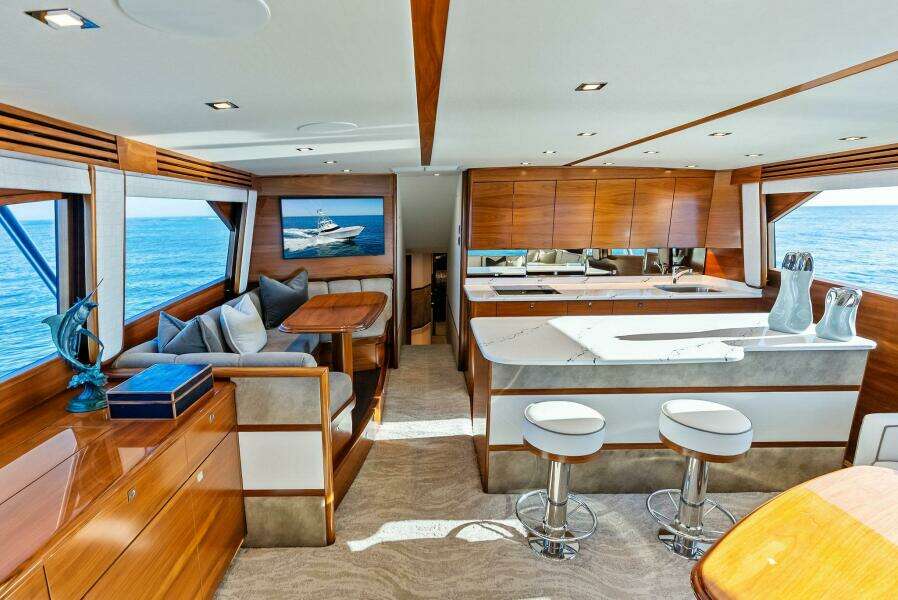 2023 Viking 64 Convertible- SIN PELO- Galley