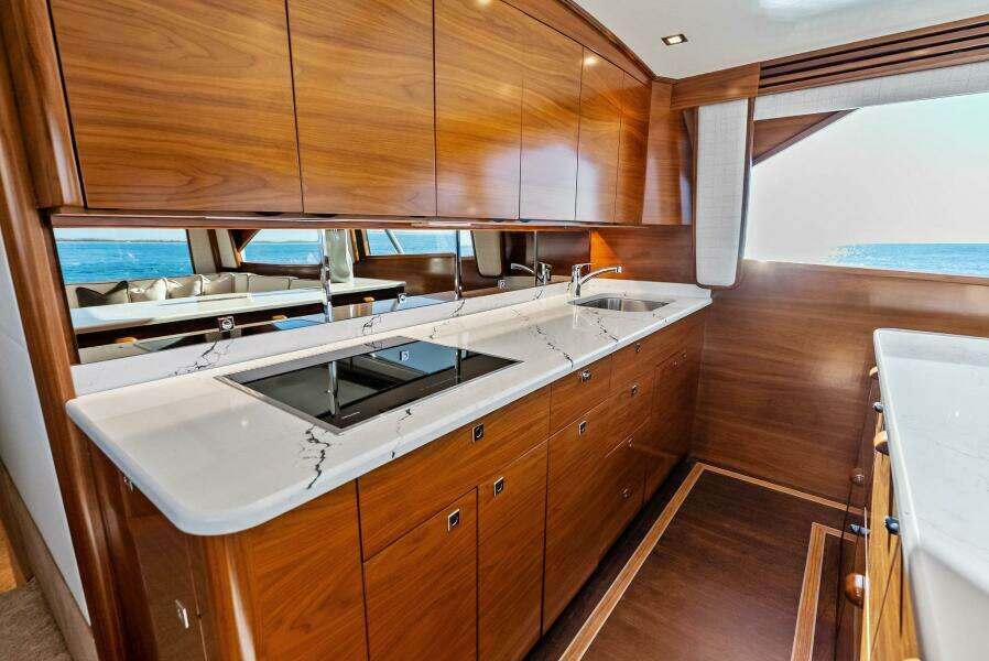 2023 Viking 64 Convertible- SIN PELO- Galley