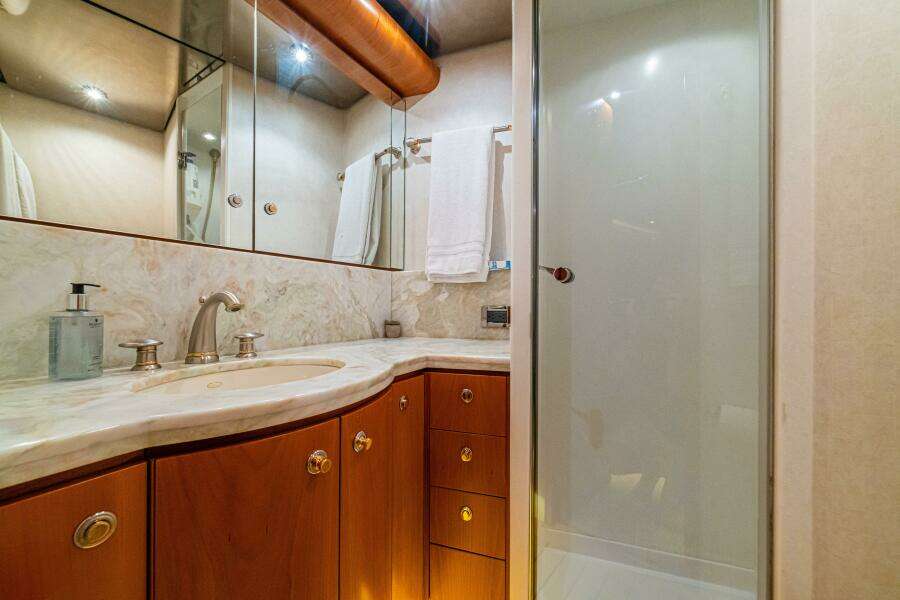 2002 Queenship 98 Custom YF - PRIMETIME