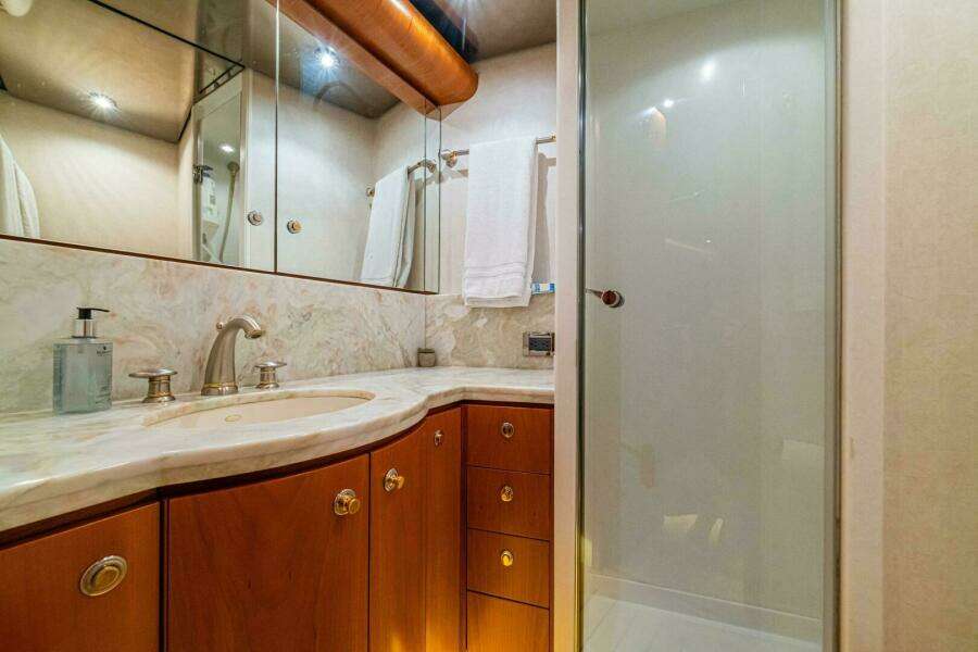 2002 Queenship 98 Custom YF - PRIMETIME