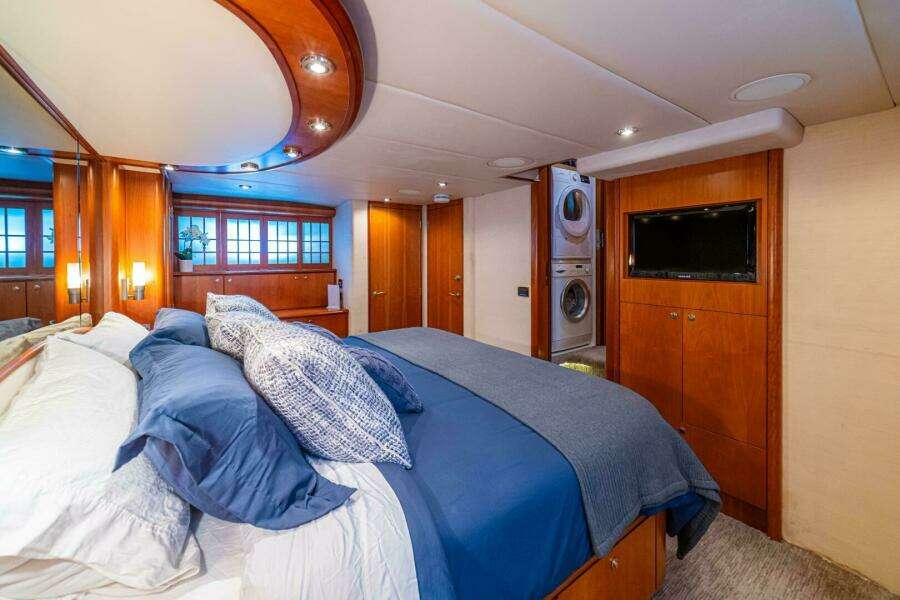 2002 Queenship 98 Custom YF - PRIMETIME