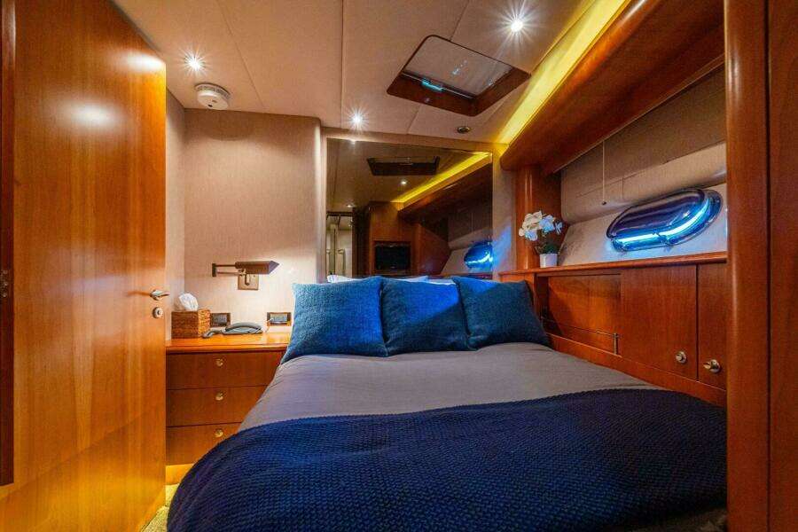 2002 Queenship 98 Custom YF - PRIMETIME