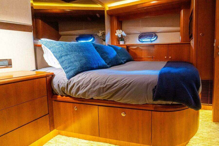 2002 Queenship 98 Custom YF - PRIMETIME