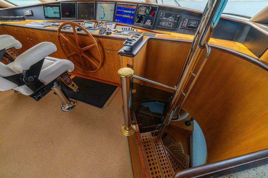 2002 Queenship 98 Custom YF - PRIMETIME