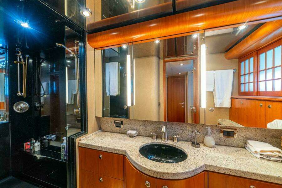 2002 Queenship 98 Custom YF - PRIMETIME