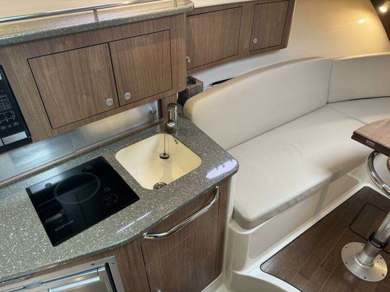 31ft Boston Whaler Yacht For Sale