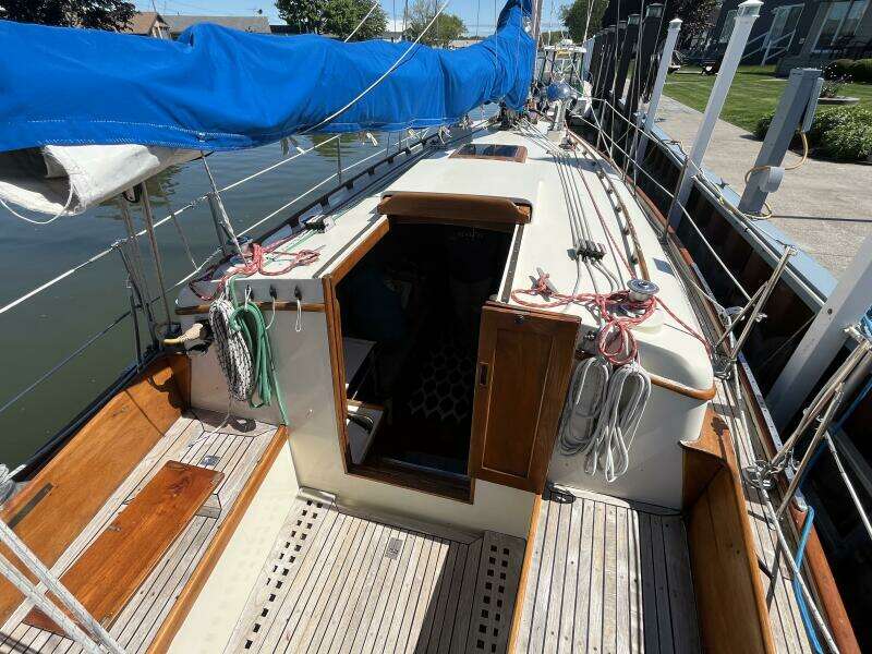 The Blue Pearl 33ft Cheoy Lee Yacht For Sale