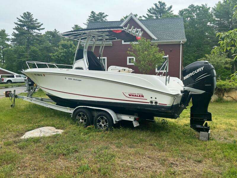 22ft Boston Whaler Yacht For Sale