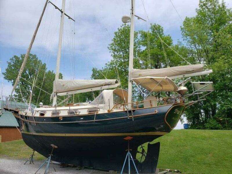 TRUE STORY 37ft Island Trader Yacht For Sale