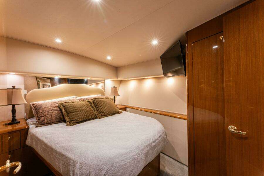 2004 Viking 48 Convertible 