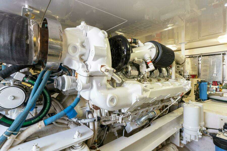 2004 Viking 48 Convertible 