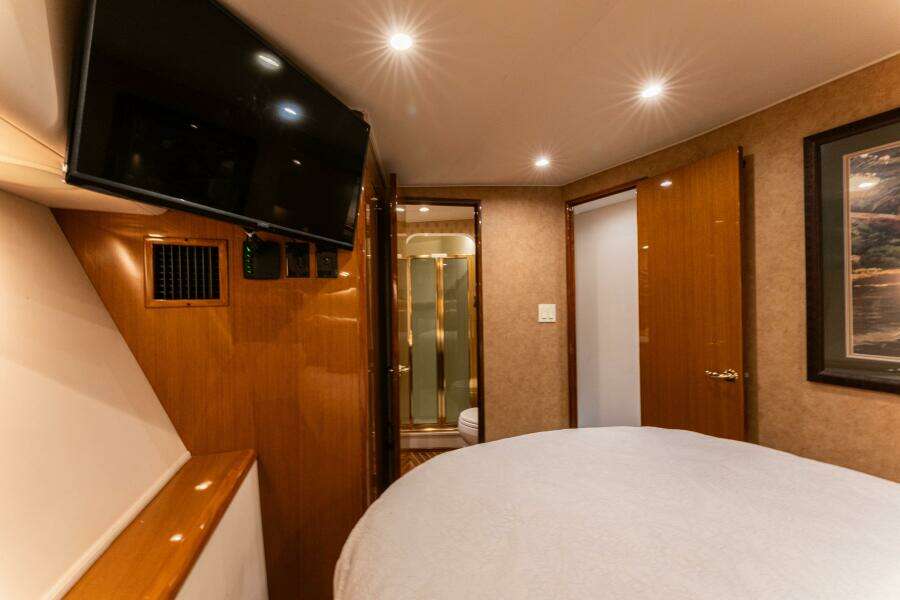2004 Viking 48 Convertible 