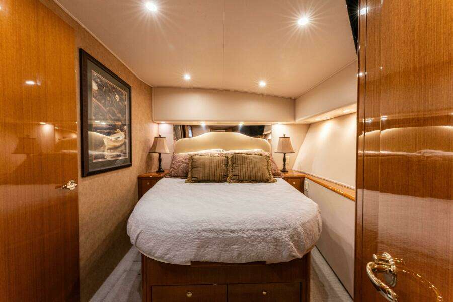 2004 Viking 48 Convertible 