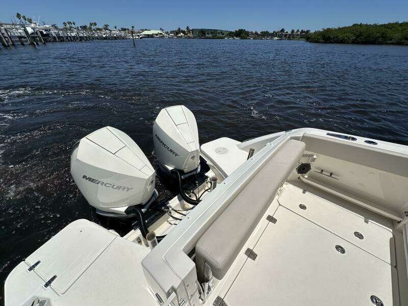 32ft Boston Whaler Yacht For Sale