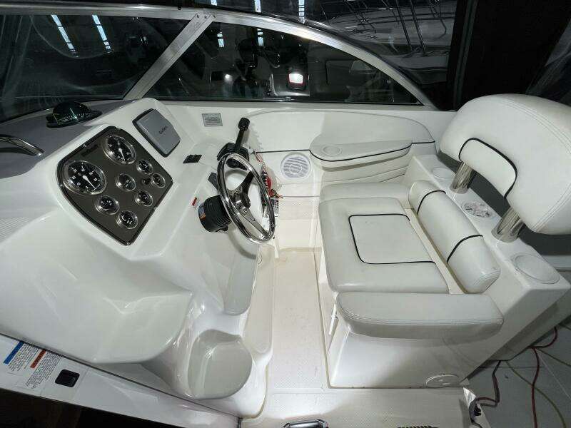 27ft Wellcraft Yacht For Sale