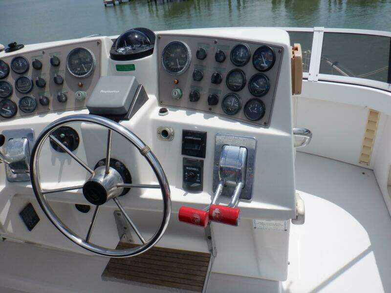 Y Knot 35ft Carver Yacht For Sale